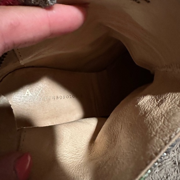 Anthropologie Anthro Joyeux Ankle Boots Sz 40 9.5
Green Motif Colorful rare shoe - Picture 8 of 13